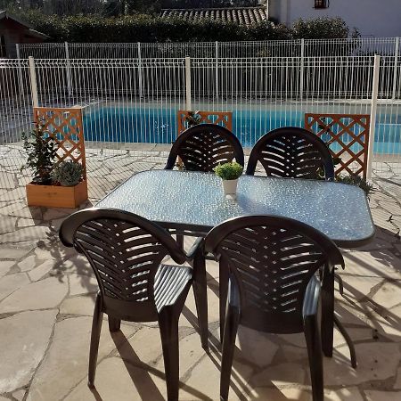 Maison Mitoyenne Avec Piscine Un Moment Chez Diane 그하쓰 외부 사진