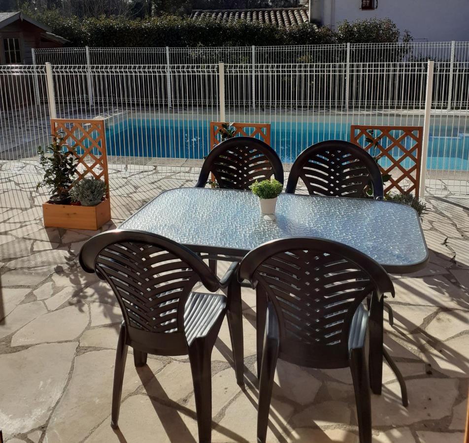 Maison Mitoyenne Avec Piscine Un Moment Chez Diane 그하쓰 외부 사진